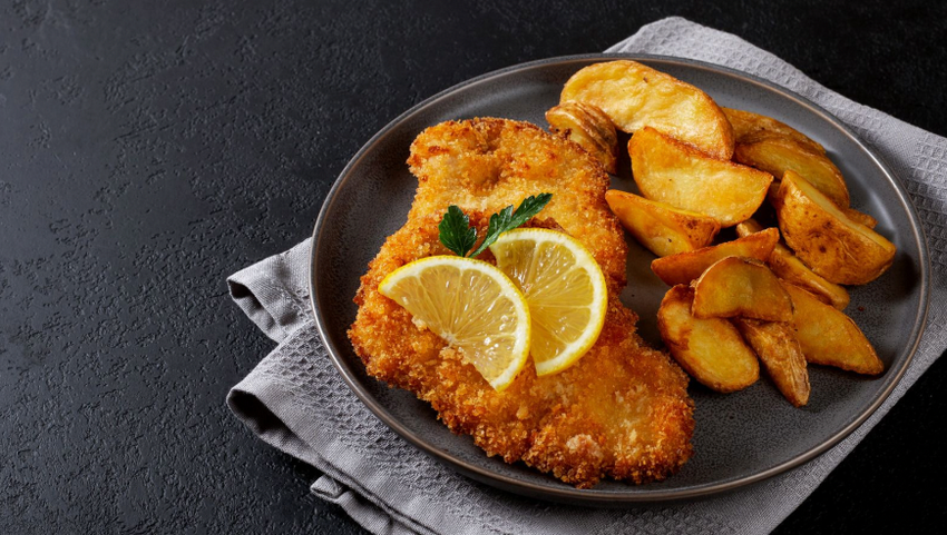 Schnitzel & Potato Wedges